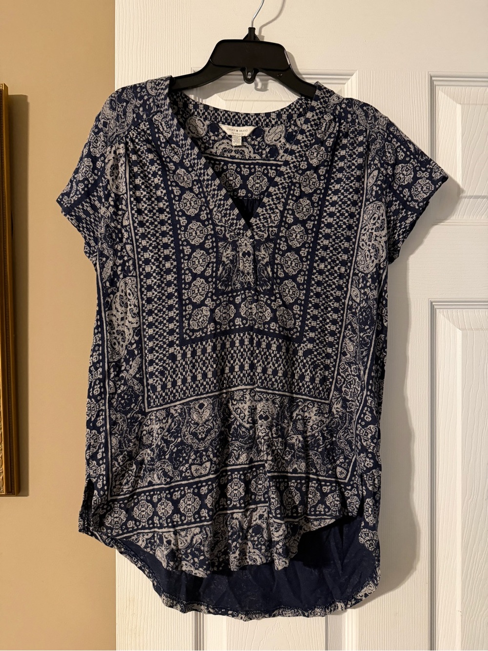Lucky Brand Women's Navy Blue Printed V-Neck Short Sleeve Top